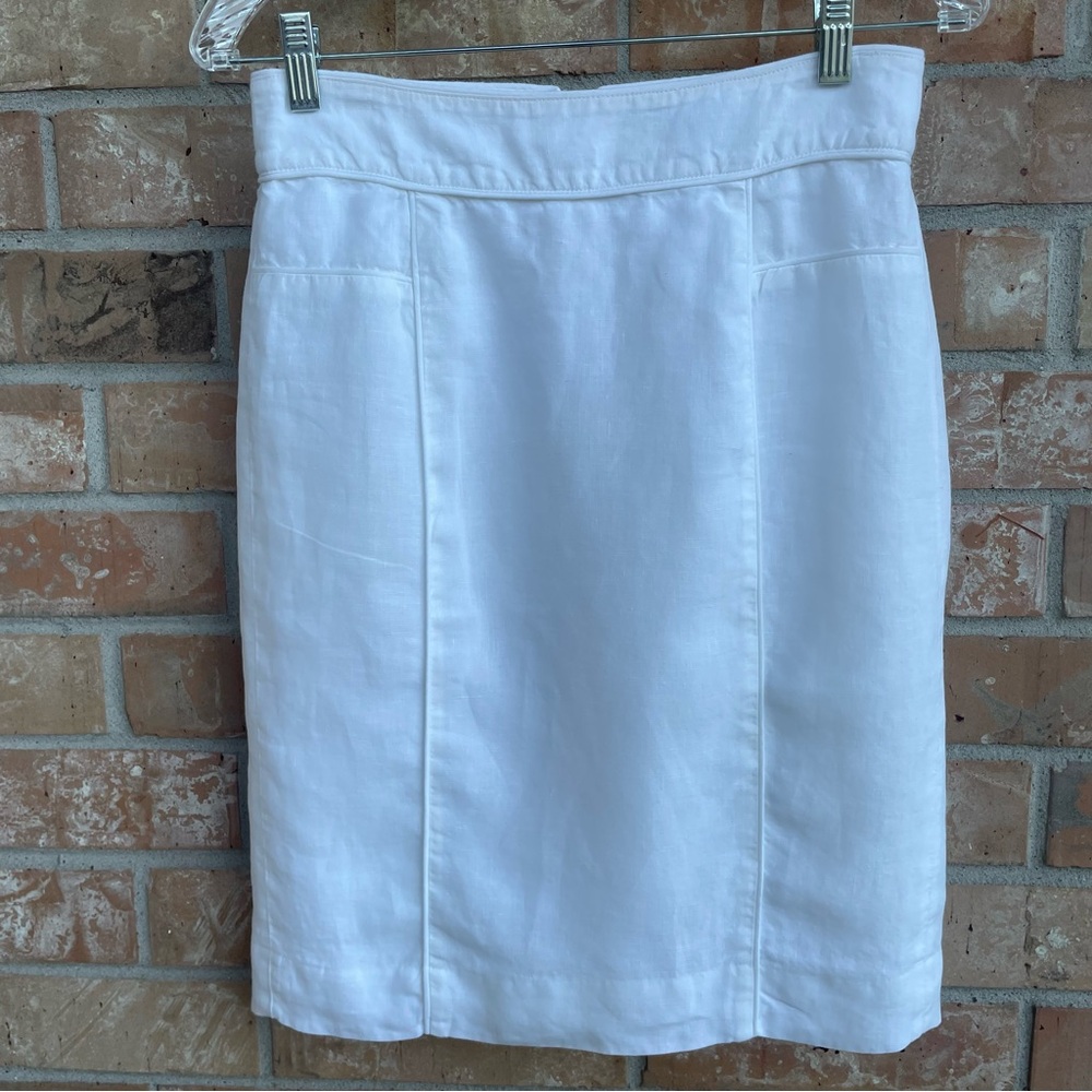 Banana Republic White LinenFully Lined Pencil Skirt, zip up back, & back slit.